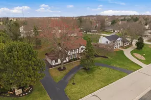 18760 Yorkshire Ln, Brookfield, WI 53045 - Photo 3