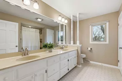 18760  Yorkshire Ln, Brookfield, WI 53045 - Photo 25