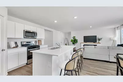 5760  Hunter Dr, Racine, WI 53406 - Photo 9