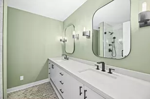 2525 S Shore Dr, Milwaukee, WI 53207 - Photo 21