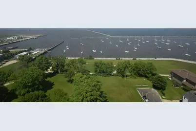 2525 S Shore Dr #2D, Milwaukee, WI 53207 - Photo 25