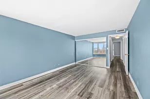 2525 S Shore Dr, Milwaukee, WI 53207 - Photo 17