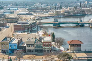 810 S 8th St, Manitowoc, WI 54220 - Photo 3