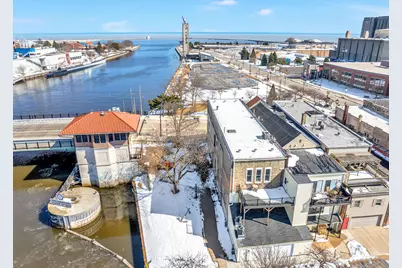 810 S 8th St, Manitowoc, WI 54220 - Photo 7