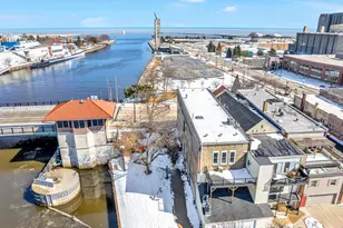 810 S 8th St, Manitowoc, WI 54220 - Photo 7