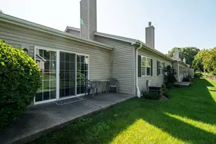 5201 S Tuckaway Blvd, Greenfield, WI 53221 - Photo 3