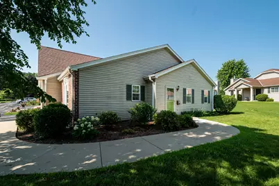 5201 S Tuckaway Blvd, Greenfield, WI 53221 - Photo 7