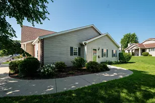 5201 S Tuckaway Blvd, Greenfield, WI 53221 - Photo 7