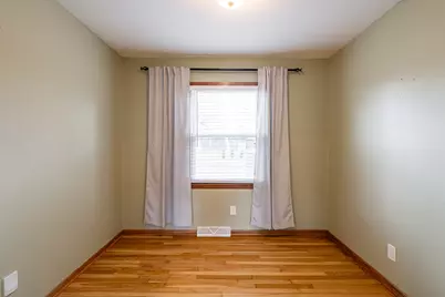 132 W Juniper Dr, Grafton, WI 53024 - Photo 5