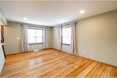 132 W Juniper Dr, Grafton, WI 53024 - Photo 3