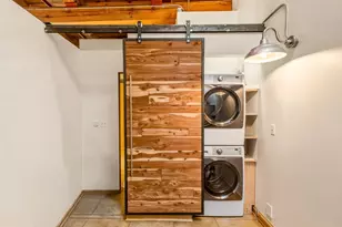 904 E Pearson St, Milwaukee, WI 53202 - Photo 19