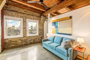 904 E Pearson St, Milwaukee, WI 53202 - Photo 15