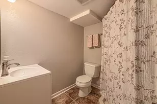 W158N5725 Elmway Dr, Menomonee Falls, WI 53051 - Photo 27