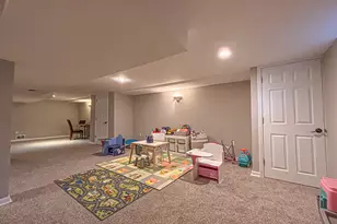 W158N5725 Elmway Dr, Menomonee Falls, WI 53051 - Photo 25