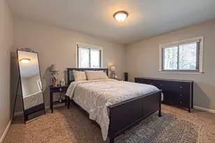 W158N5725 Elmway Dr, Menomonee Falls, WI 53051 - Photo 17