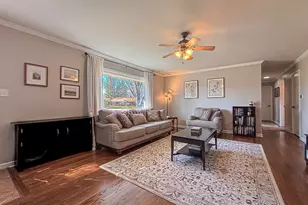 W158N5725 Elmway Dr, Menomonee Falls, WI 53051 - Photo 5