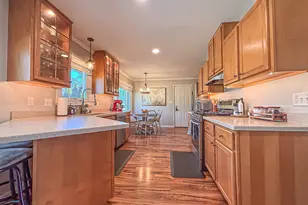 W158N5725 Elmway Dr, Menomonee Falls, WI 53051 - Photo 9