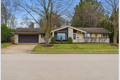 649  Edgewood Dr, Burlington, WI 53105 - Photo 1