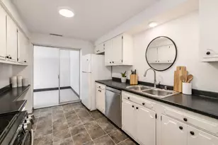 2525 S Shore Dr, Milwaukee, WI 53207 - Photo 7