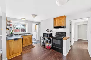 313 W Roberta Ave, Waukesha, WI 53186 - Photo 9
