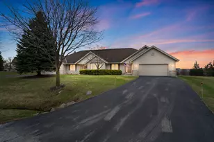 7103 W Mequon Trail Rd, Mequon, WI 53092 - Photo 11