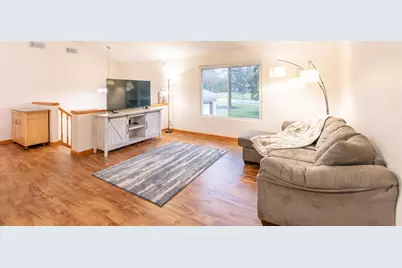 W275S8960  Hidden Lakes Dr, Vernon, WI 53149 - Photo 5