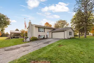 W275S8960 Hidden Lakes Dr, Vernon, WI 53149 - Photo 1