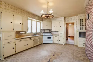 4055 S 103rd St, Greenfield, WI 53228 - Photo 11