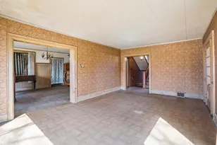 4055 S 103rd St, Greenfield, WI 53228 - Photo 5