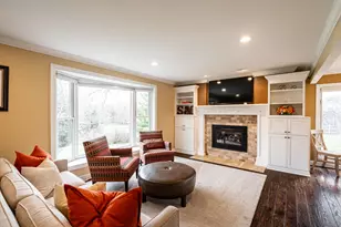 21710 W Ann Louise Ct, New Berlin, WI 53146 - Photo 3