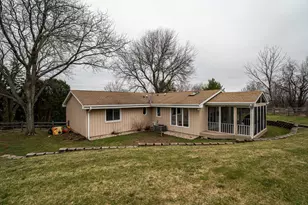 21710 W Ann Louise Ct, New Berlin, WI 53146 - Photo 35