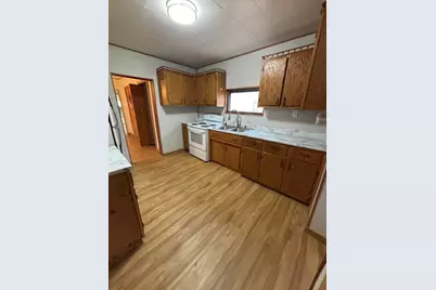 805  Hollister Ave, Tomah, WI 54660 - Photo 3