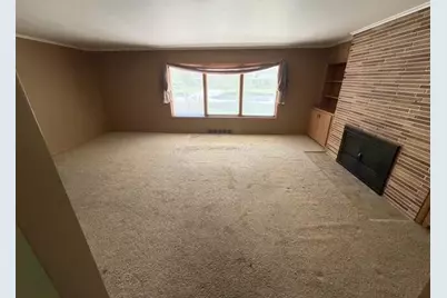 1616  Ahrens St, Manitowoc, WI 54220 - Photo 3