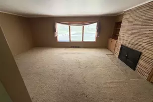 1616 Ahrens St, Manitowoc, WI 54220 - Photo 3