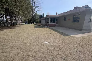 1616 Ahrens St, Manitowoc, WI 54220 - Photo 11