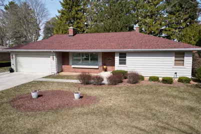 1616  Ahrens St, Manitowoc, WI 54220 - Photo 17