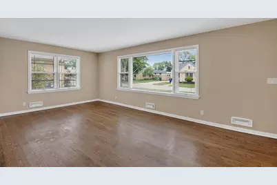 2303  Lawn St, Racine, WI 53404 - Photo 3