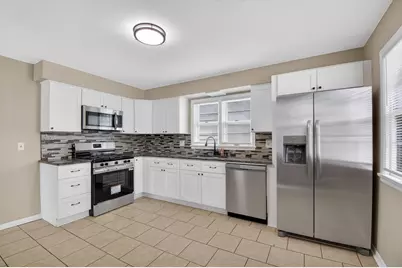 2303  Lawn St, Racine, WI 53404 - Photo 7