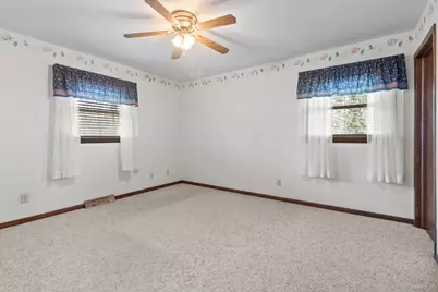 301 W Westlawn Ave, Elkhorn, WI 53121 - Photo 17