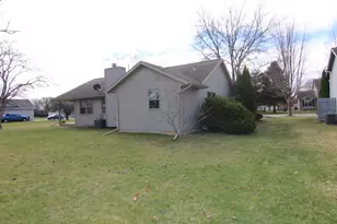 702 Oakwood Ln, Watertown, WI 53094 - Photo 25