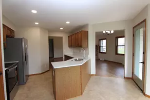 702 Oakwood Ln, Watertown, WI 53094 - Photo 7