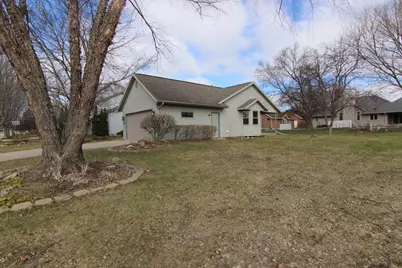 702  Oakwood Ln, Watertown, WI 53094 - Photo 21