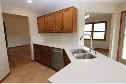 702  Oakwood Ln, Watertown, WI 53094 - Photo 19