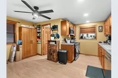 265  Lincoln Ave, Cleveland, WI 53015 - Photo 7