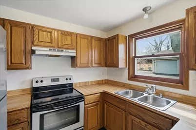 2017  Woodburn Rd #B, Waukesha, WI 53188 - Photo 15