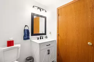 9390 W Loomis Rd, Franklin, WI 53132 - Photo 19