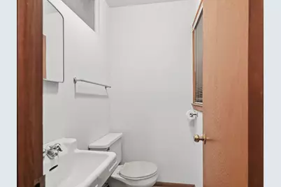 11016 W Wells St, Wauwatosa, WI 53226 - Photo 17