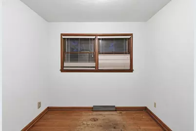 11016 W Wells St, Wauwatosa, WI 53226 - Photo 9