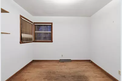 11016 W Wells St, Wauwatosa, WI 53226 - Photo 15