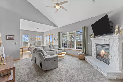 1604  Auburn Ct, Waukesha, WI 53189 - Photo 3